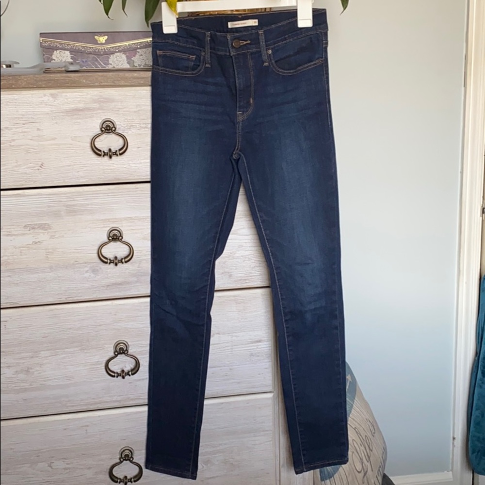 Levi’s Women’s Slimming Skinny Jean W28 L30
